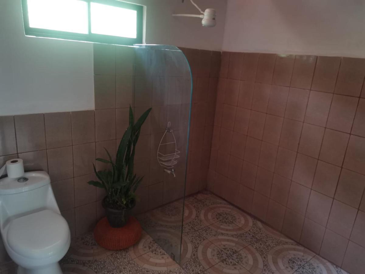 Hostal Cecilia Puerto Viejo de Talamanca Bagian luar foto