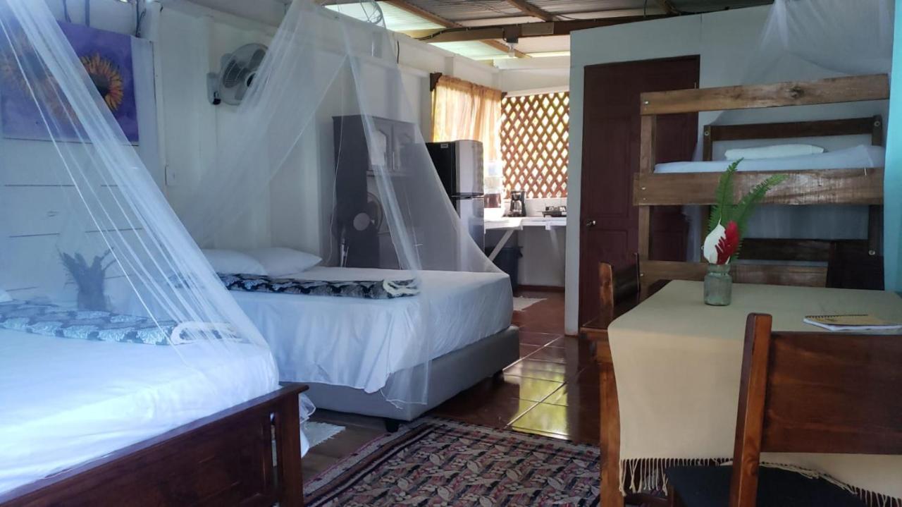Hostal Cecilia Puerto Viejo de Talamanca Bagian luar foto