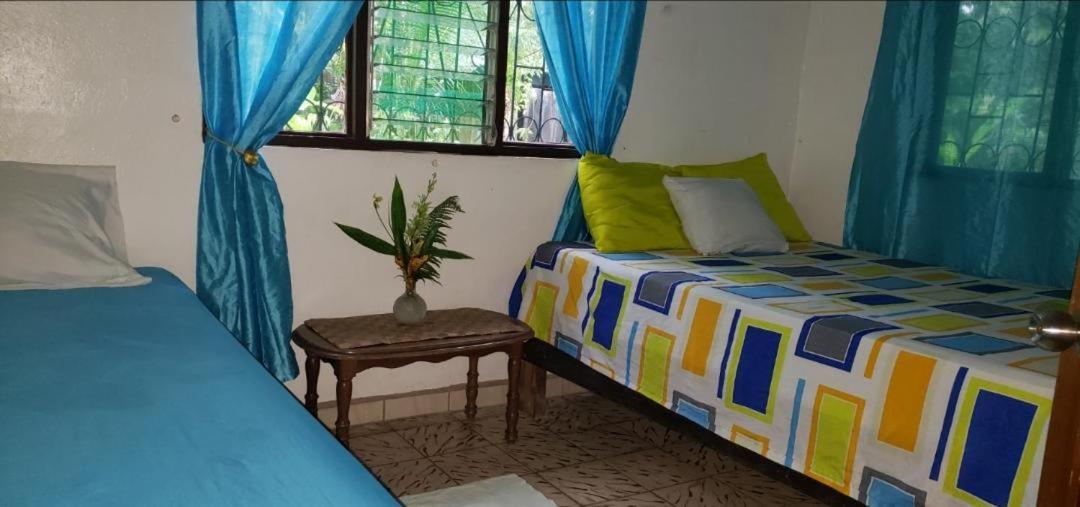 Hostal Cecilia Puerto Viejo de Talamanca Bagian luar foto