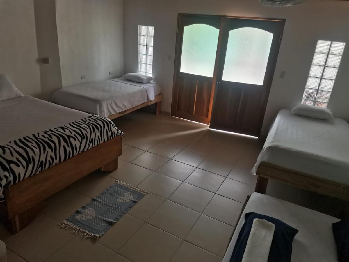 Hostal Cecilia Puerto Viejo de Talamanca Bagian luar foto