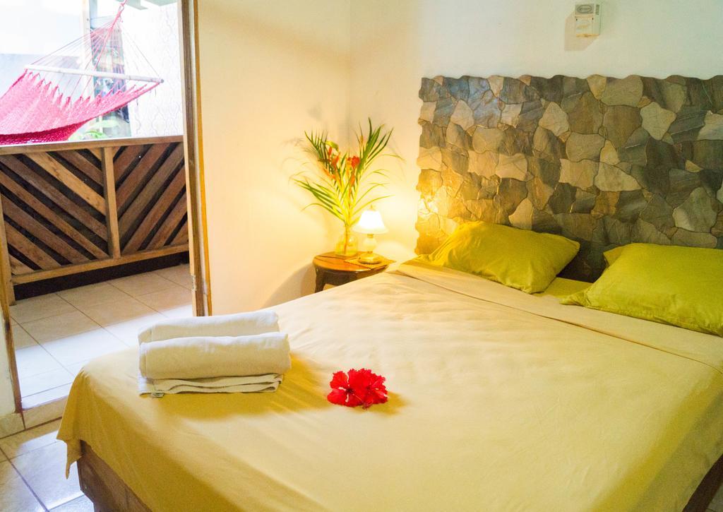 Hostal Cecilia Puerto Viejo de Talamanca Bagian luar foto