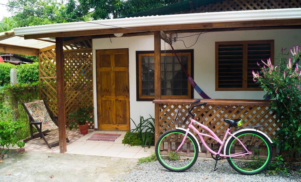 Hostal Cecilia Puerto Viejo de Talamanca Bagian luar foto