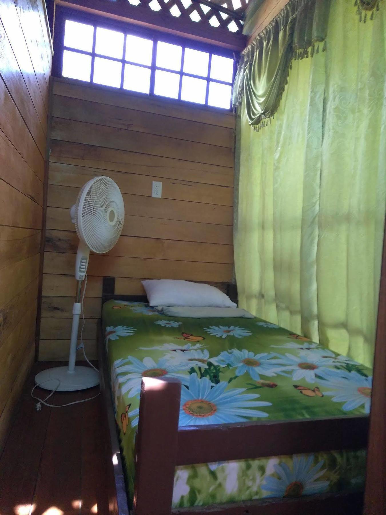 Hostal Cecilia Puerto Viejo de Talamanca Bagian luar foto