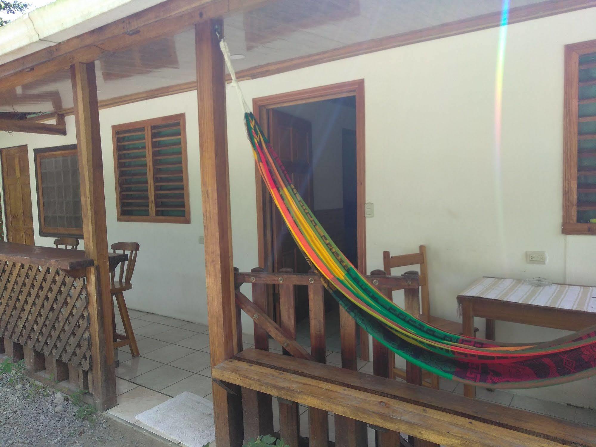 Hostal Cecilia Puerto Viejo de Talamanca Bagian luar foto
