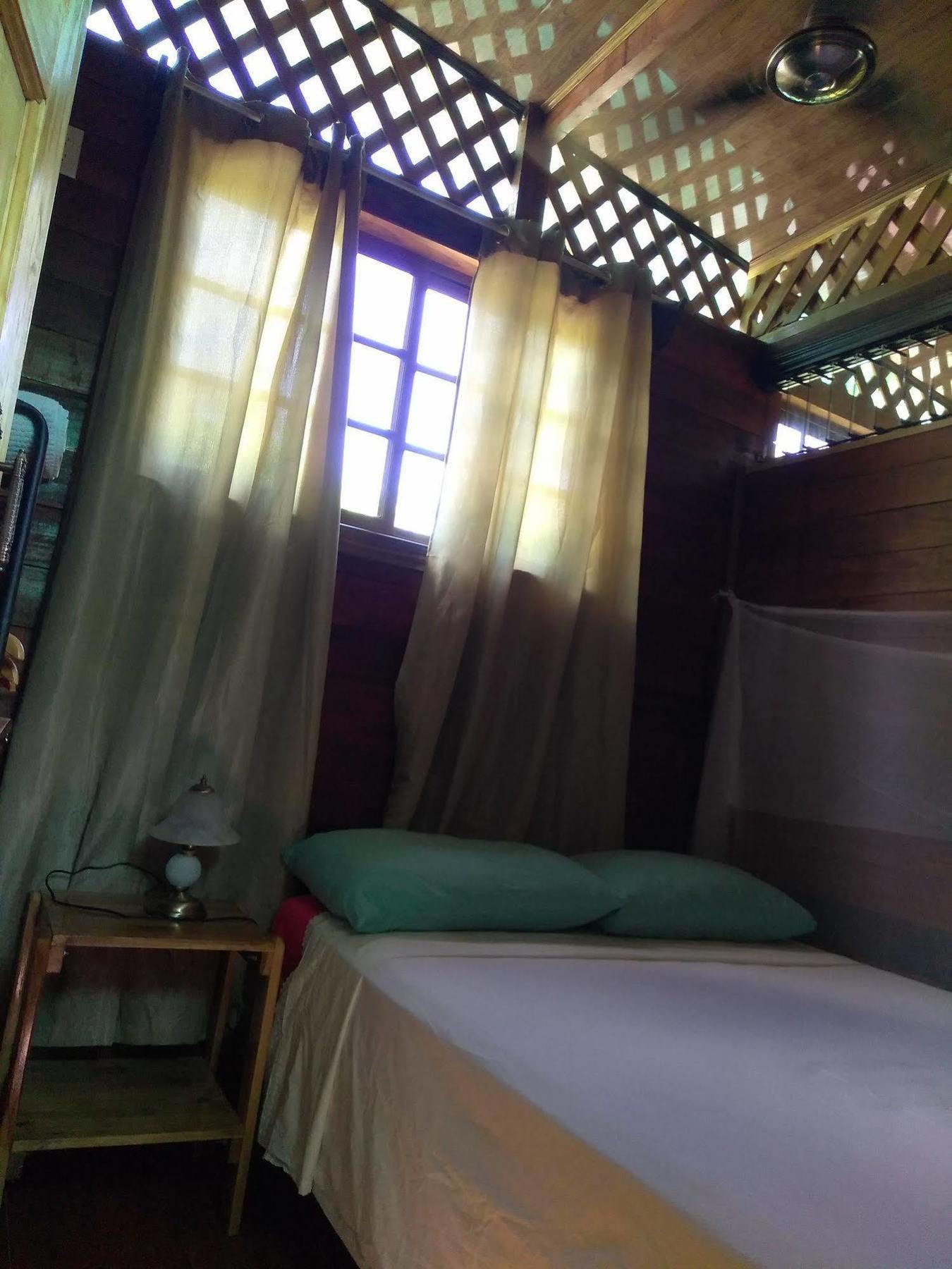 Hostal Cecilia Puerto Viejo de Talamanca Bagian luar foto