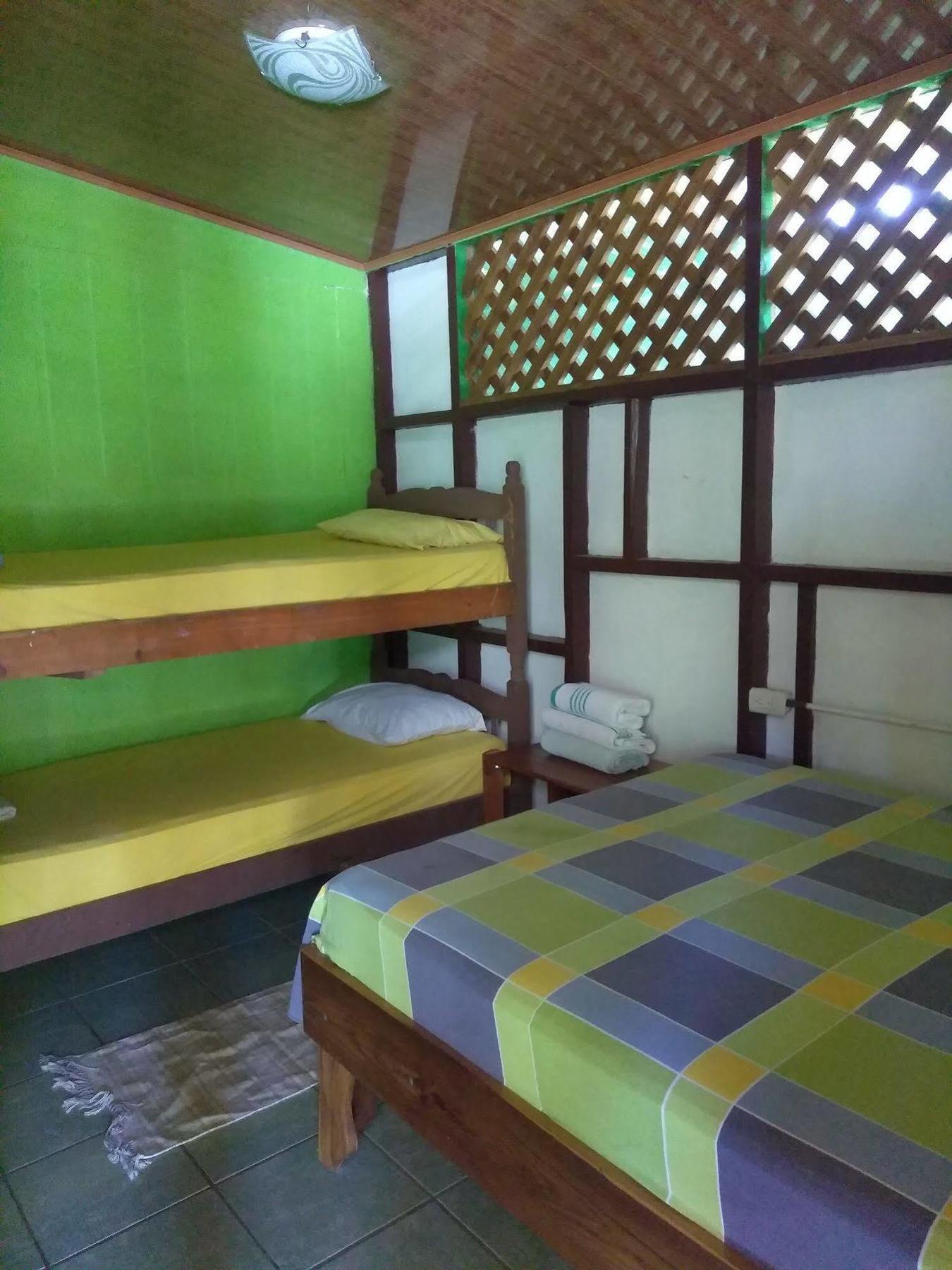 Hostal Cecilia Puerto Viejo de Talamanca Bagian luar foto