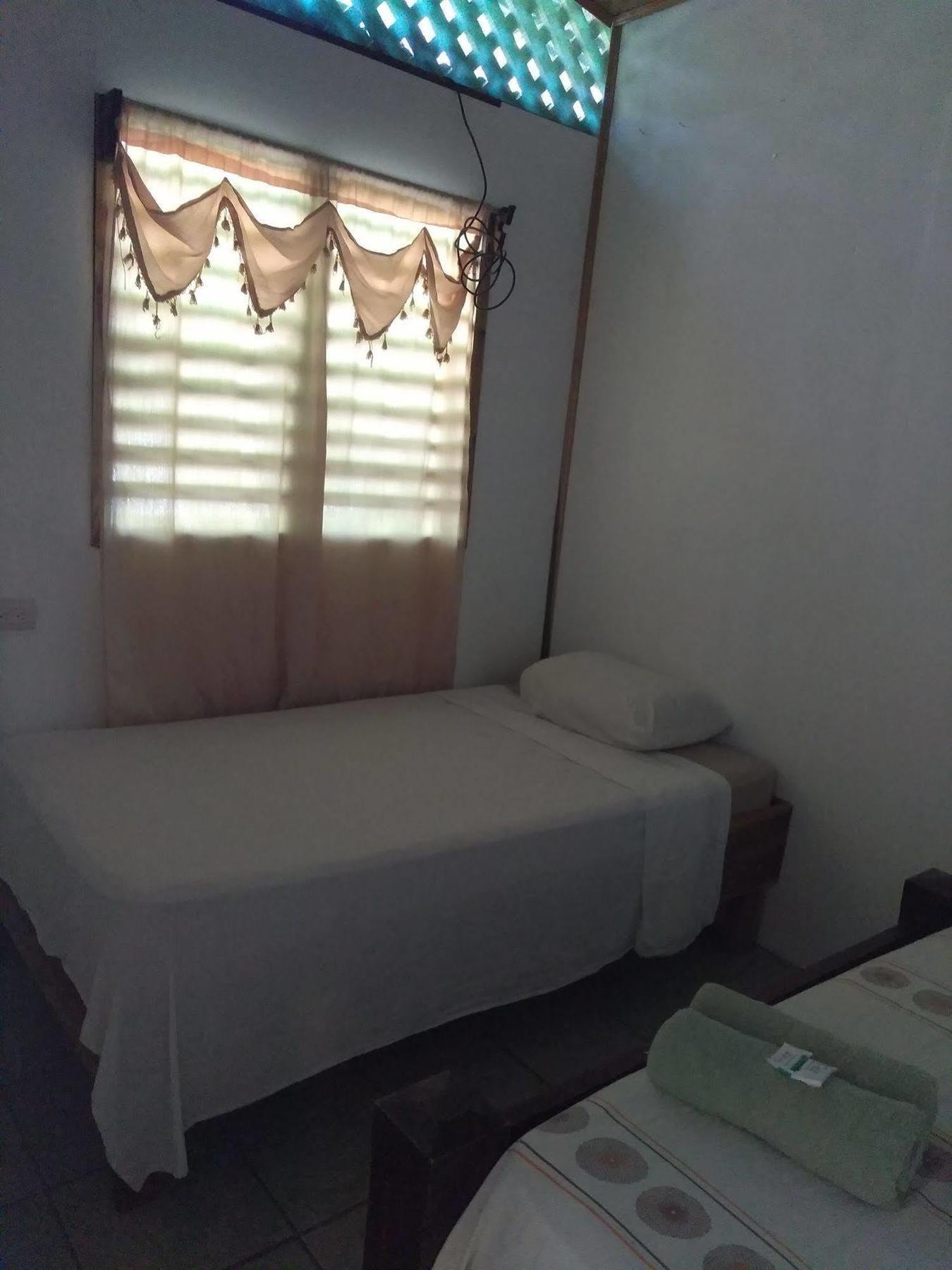 Hostal Cecilia Puerto Viejo de Talamanca Bagian luar foto