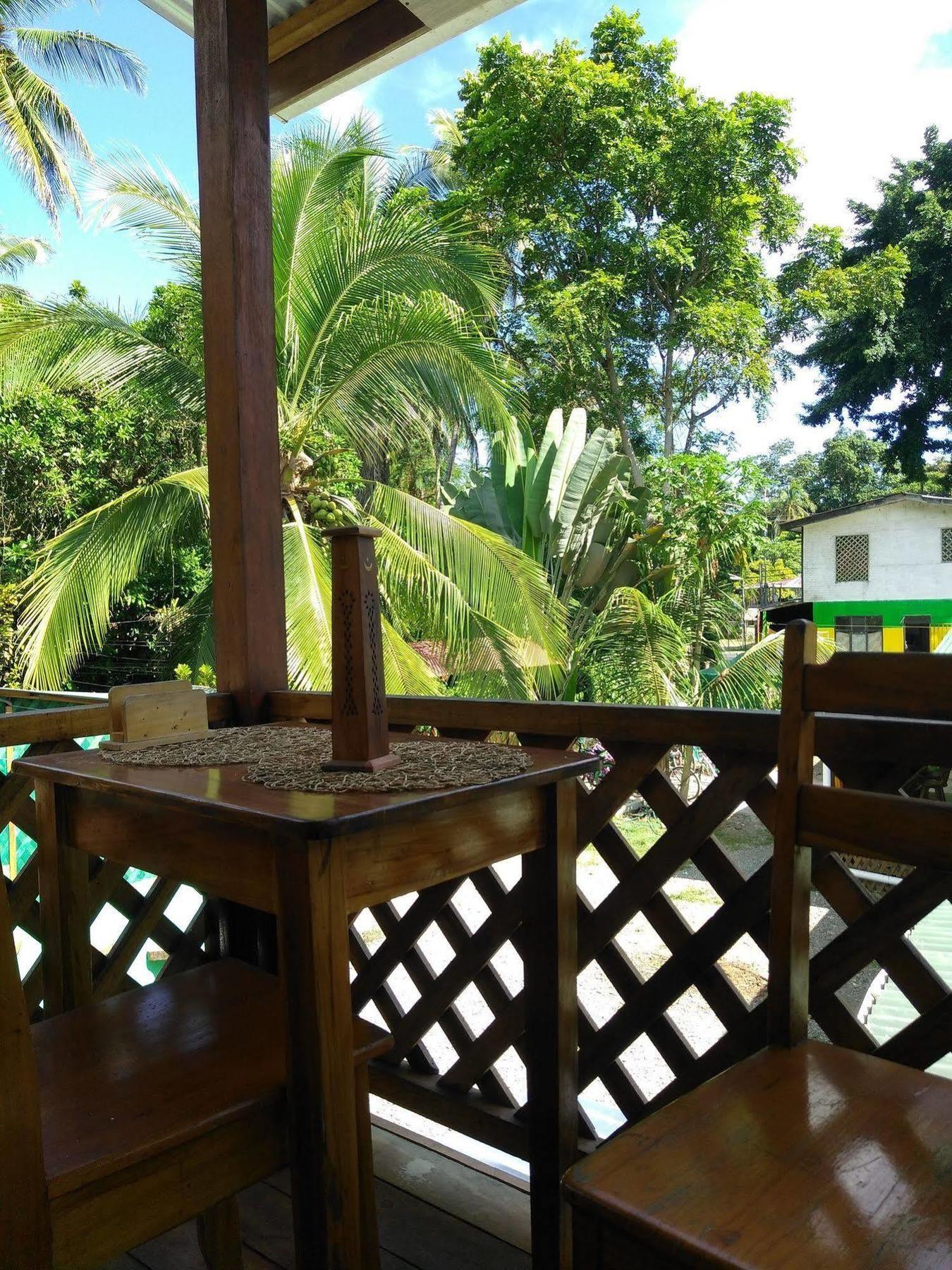 Hostal Cecilia Puerto Viejo de Talamanca Bagian luar foto