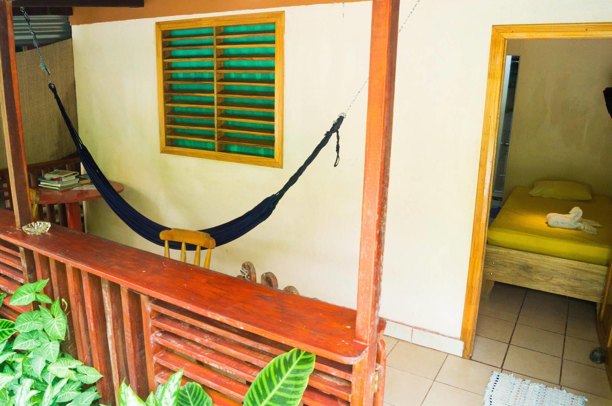 Hostal Cecilia Puerto Viejo de Talamanca Bagian luar foto