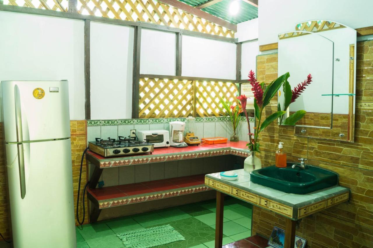 Hostal Cecilia Puerto Viejo de Talamanca Bagian luar foto