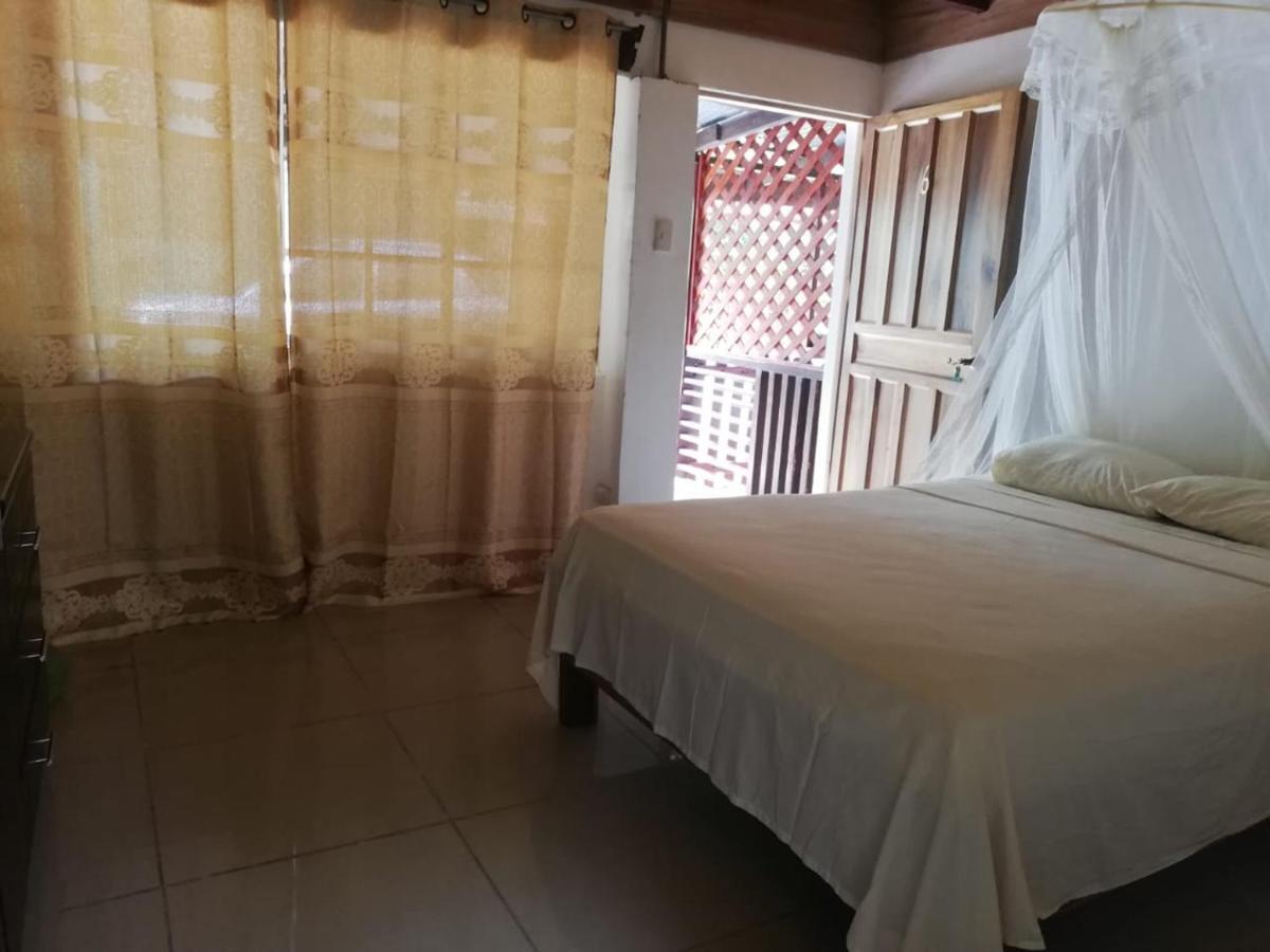 Hostal Cecilia Puerto Viejo de Talamanca Bagian luar foto